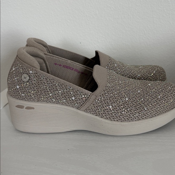 Martha Stewart x Skechers Pier Lite Vegan Sparkle Wedges Beige - Picture 2 of 5